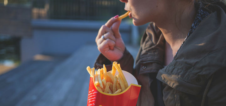 why you should not eat alone